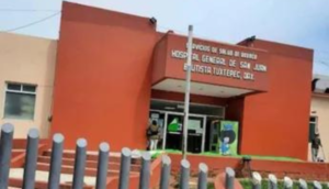 Mujer da a luz en baño de hospital en Oaxaca por aparente negligencia médica