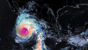 Huracán Norma: Nuevamente se intensificó a categoría 3