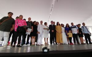 Contraen matrimonio casi 2 mil parejas frente al Centro Cultural Cabañas - ZMG Noticias