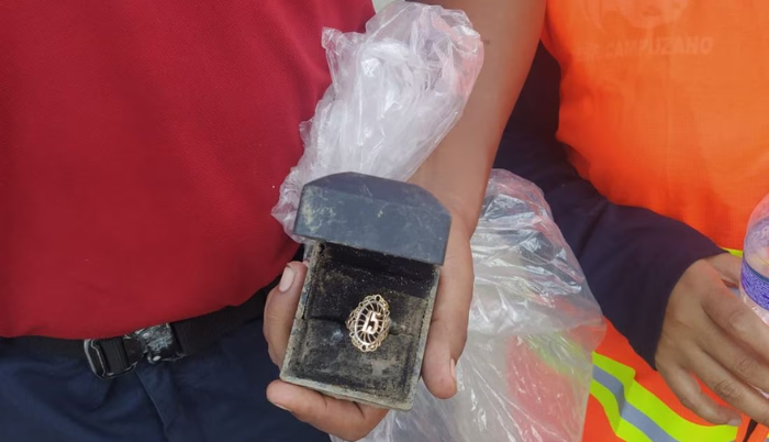 Rescatistas buscan entregar anillo de quinceañera a madre de joven fallecida por "Otis"