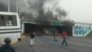 Enfrentamientos y bloqueos este jueves en Ocotlán - ZMG Noticias