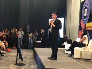 Presenta Samuel García en la FIL el libro “Federalismo Mexicano” - ZMG Noticias