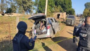 Abandonan vehículo con armas en Zapotlanejo - ZMG Noticias