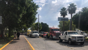 Propietarios de grúas protestan en Guadalajara, alegan acoso de la policía vial
