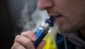 AMLO va contra vapeadores, enviará iniciativa para prohibirlos