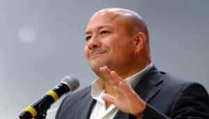 “Utilizan lo nuevo para disfrazar lo absurdo” dice Enrique Alfaro sobre nuevo precandidato de MC  - ZMG Noticias