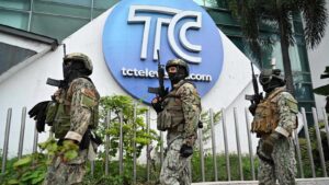 ¡Terror en las calles de Ecuador! El Presidente Daniel Noboa activa el “toque de queda” y militariza las calles para llevar un mejor control debido al conflicto armado interno - ZMG Noticias