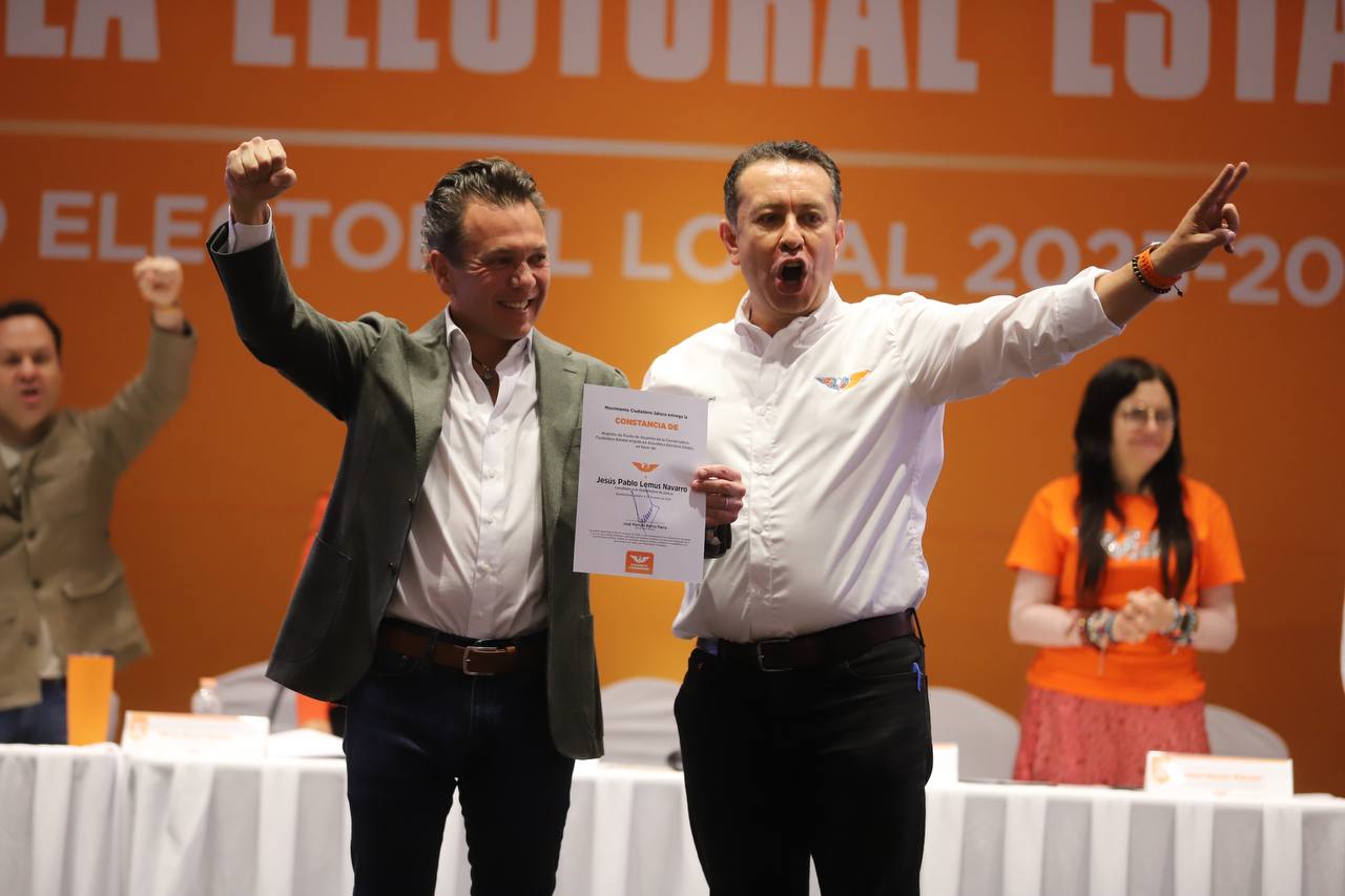 Pablo Lemus recibe constancia   - ZMG Noticias