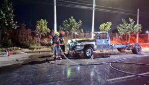 Bomberos sofocan incendio en auto  - ZMG Noticias