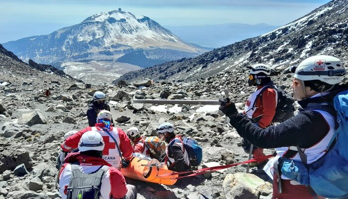 La alpinista jalisciense vive primer cirugía para rescatar sus dedos - ZMG Noticias