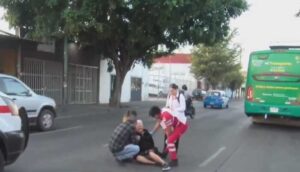 Mujer fue golpeada por camión urbano  - ZMG Noticias