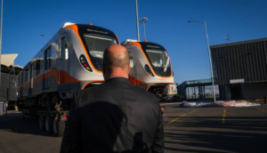 Alfaro devela los primeros vagones de la L4