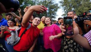 Estudiantes de la UdeG protestan y agreden a Xóchitl Gálvez  - ZMG Noticias