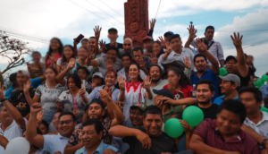 Claudia Sheinbaum, candidata presidencial, es recibida con peticiones de seguridad en Chiapas
