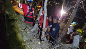 Rescatan a ladrón tras caer en barranca de Huentitán