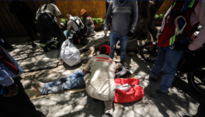 Se recibieron varios reportes al 911 donde se pedía el apoyo para dos personas electrocutadas en Guadalajara.