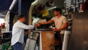 Chema se reúne con comerciantes de tianguis y mercados municipales - ZMG Noticias