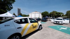 Gobierno de Jalisco impulsa renovación de taxis para mejorar calidad del aire.