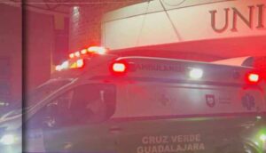 Mujer se arroja de auto en movimiento - ZMG Noticias