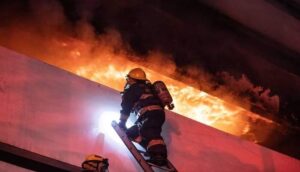 Un hombre fallecido y dos heridos deja incendio en Arcos Vallarta - ZMG Noticias