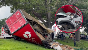 Fuerte choque en Periférico Sur deja tres muertos