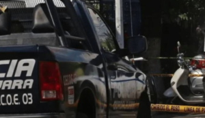 Capturan a dos personas tras persecución y enfrentamiento en Zapopan.