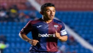 Video: Violenta entrada provoca grave lesión a futbolista mexicano - ZMG Noticias