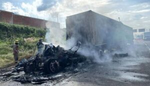 Tractocamion termina en ceniza - ZMG Noticias