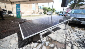 Entrega Zapopan paneles solares a negocios - ZMG Noticias