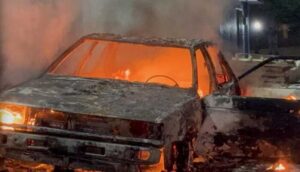 Auto se convierte en ceniza - ZMG Noticias