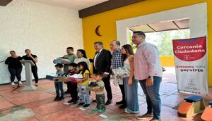Niños de comunidad vulnerable en Zapopan reciben zapatos gratis - ZMG Noticias