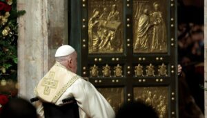 Papa Francisco abrió la Puerta Santa de la Basílica de San Pedro - ZMG Noticias