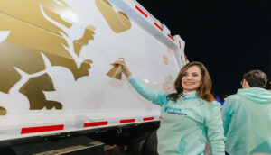 Verónica Delgadillo da banderazo de salida a nuevos camiones recolectores - ZMG Noticias