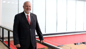 Trino Padilla es el nuevo presidente de la FIL