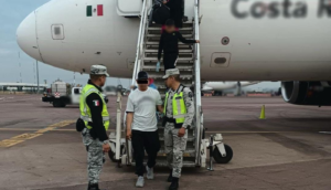 Amenazas y secuestro pudieron originar desvío de avión de Volaris