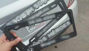 Multarán con más de 13 mil pesos a quien use portaplacas - ZMG Noticias