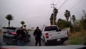 Policía de transito ignora a familia que era perseguida por sujetos armados - ZMG Noticias