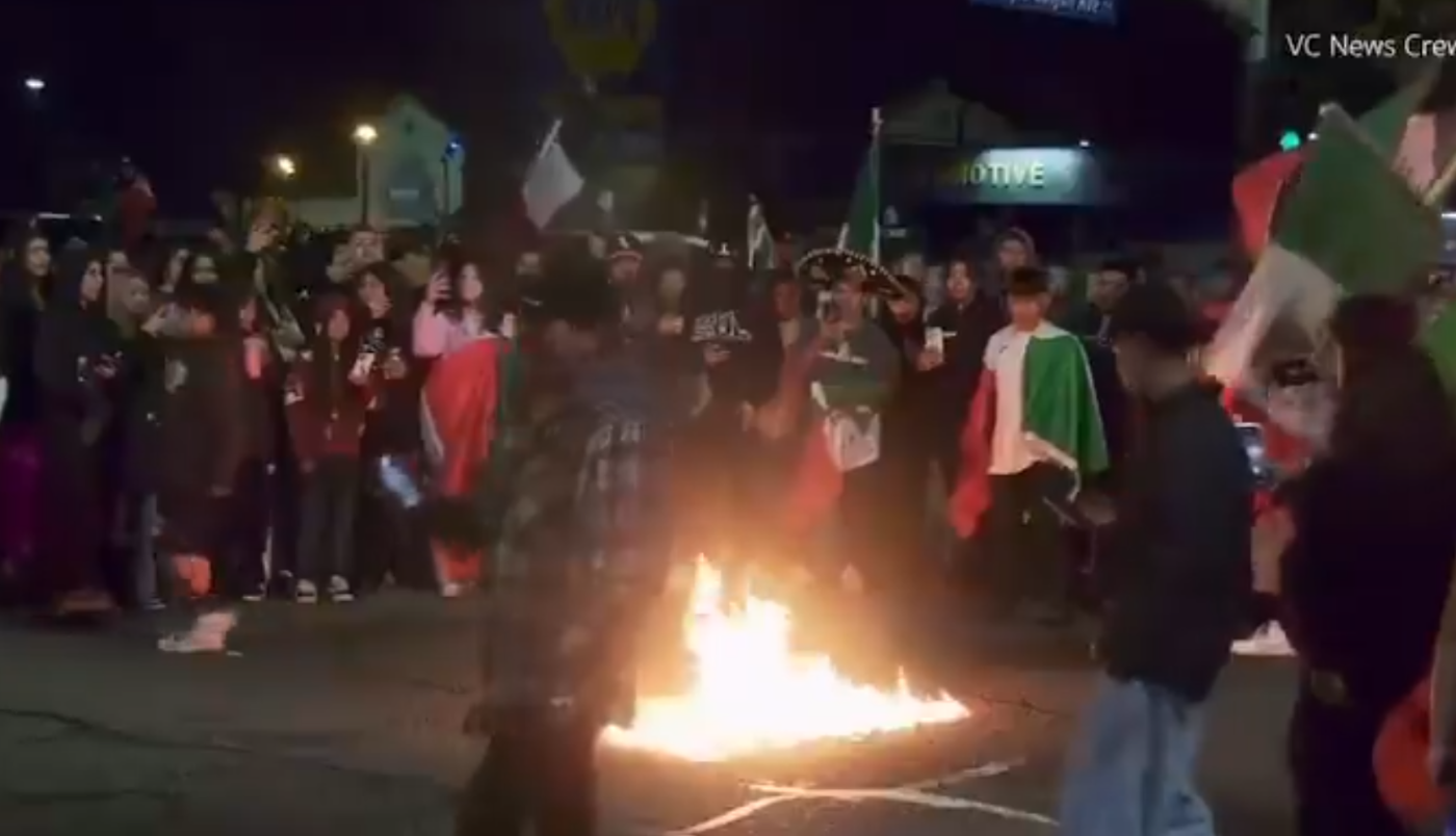 Queman bandera de EE.UU. en protesta contra deportaciones en California