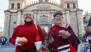 Le cantan las mañanitas a Guadalajara - ZMG Noticias