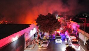Arde en llamas una fábrica de muebles en Ocotlán - ZMG Noticias