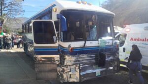 Autobús se accidenta en Talpa de Allende - ZMG Noticias