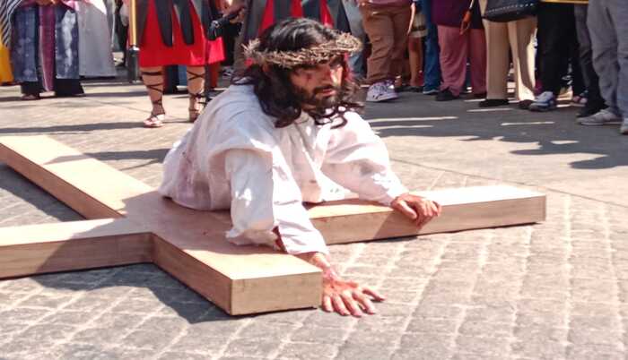 Tapatíos manifiestan su Fé en Viacrucis - ZMG Noticias