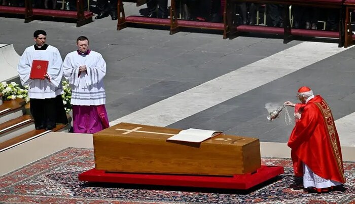 Más de 200 mil personas despiden al Papa Francisco - ZMG Noticias