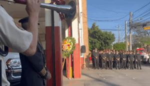 Rinden homenaje a bomberos caídos por explosiones del 22 de abril