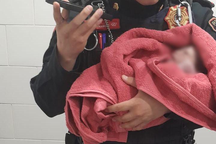 Abandonan a un bebé recién nacido en baños de supermercado - ZMG Noticias