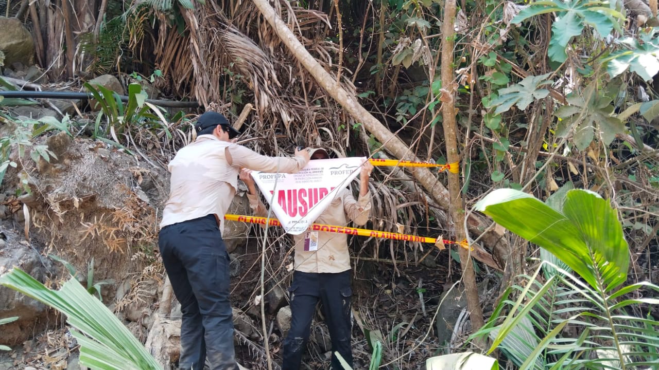 Clausuran construcción ilegal en playa La Manzanilla - ZMG Noticias