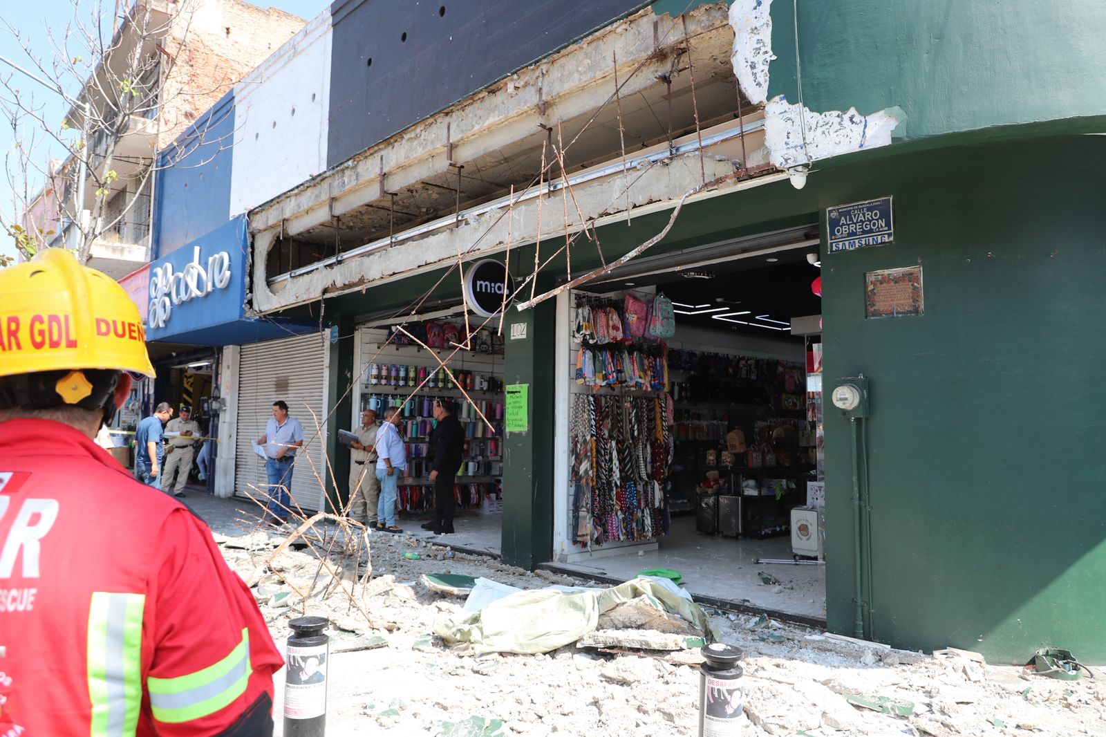 Mujer pierde la vida al caerle escombro - ZMG Noticias