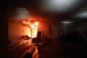 Provocan incendios al interior y exterior del SNTE en CDMX - ZMG Noticias