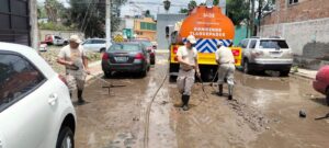 Bomberos de Tlaquepaque apoyan a colonia de Tlajomulco que se mantenía inundada - ZMG Noticias