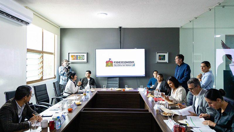 Aprueban mil millones de pesos para rehabilitación y equipamiento de escuelas en Jalisco